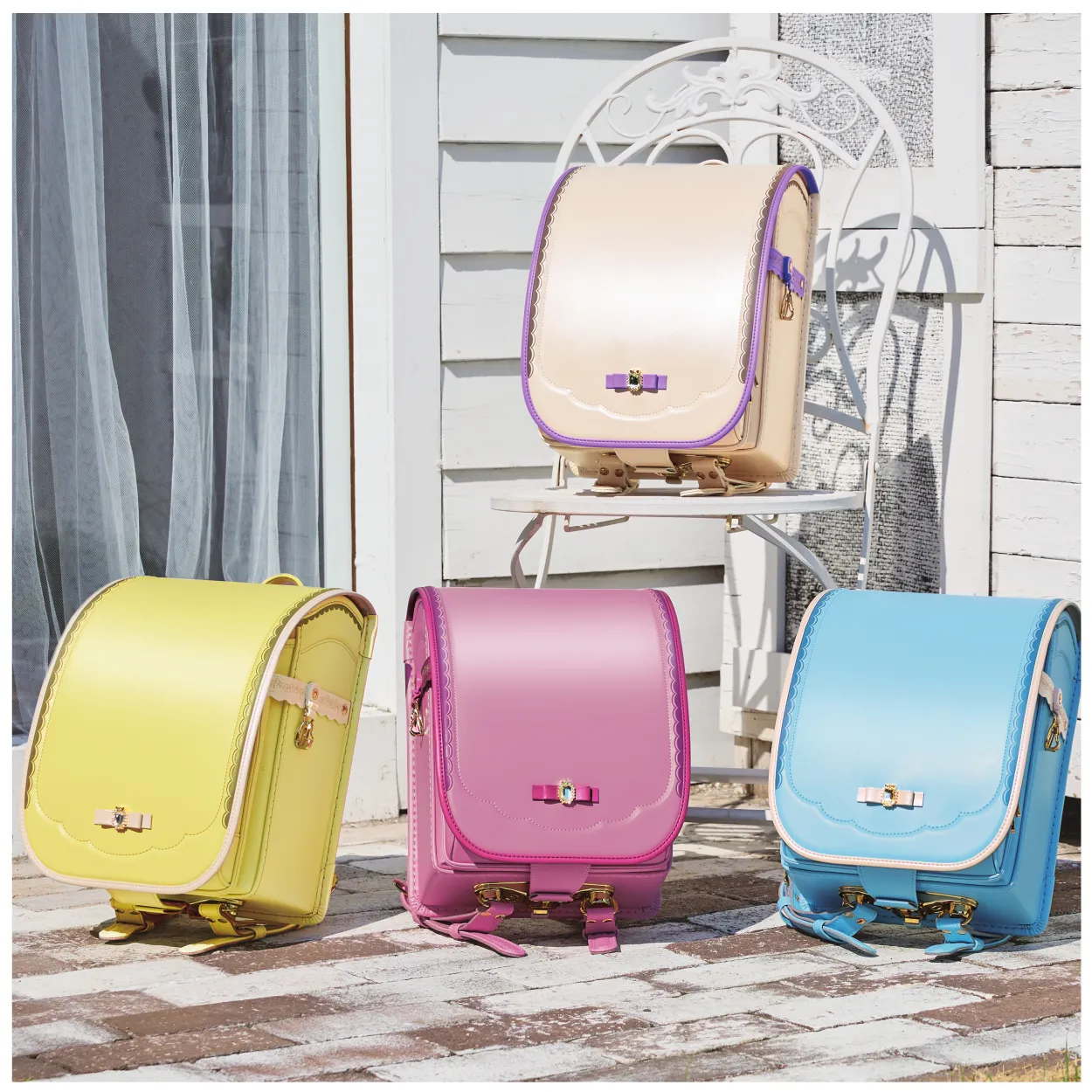 ランドセルを背負う女の子