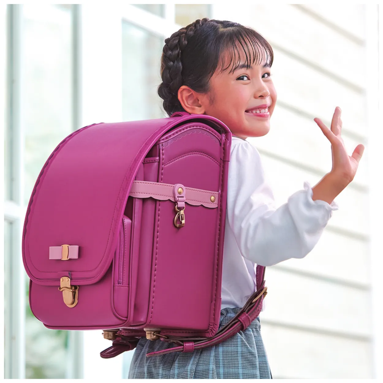 ランドセルを背負う女の子