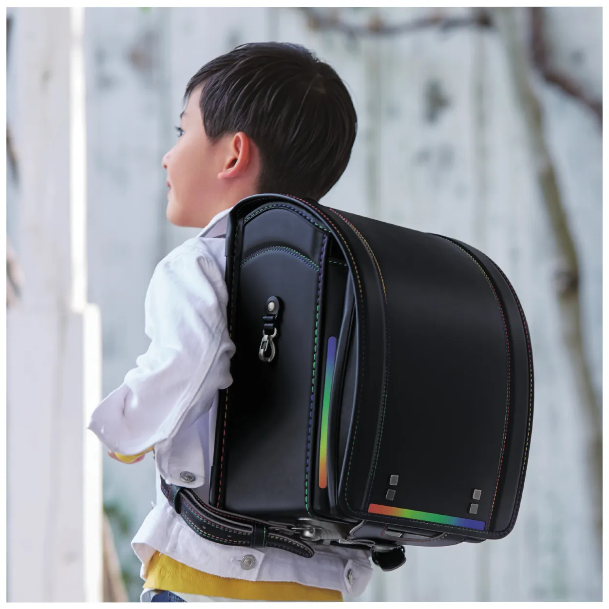 ランドセルを背負う男の子